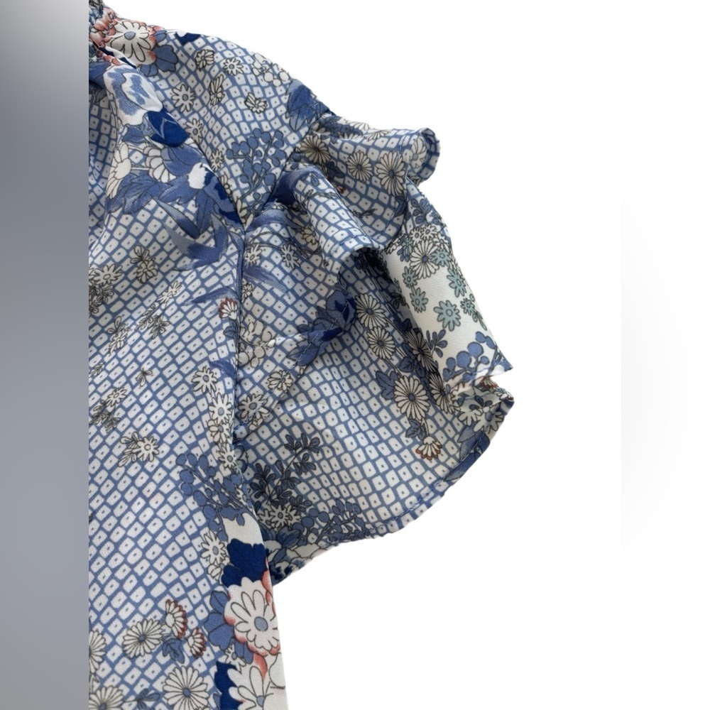 Joie Ruffle Short Sleeve patterned blouse in blue, size small 🌸 - Picture 5 of 8
